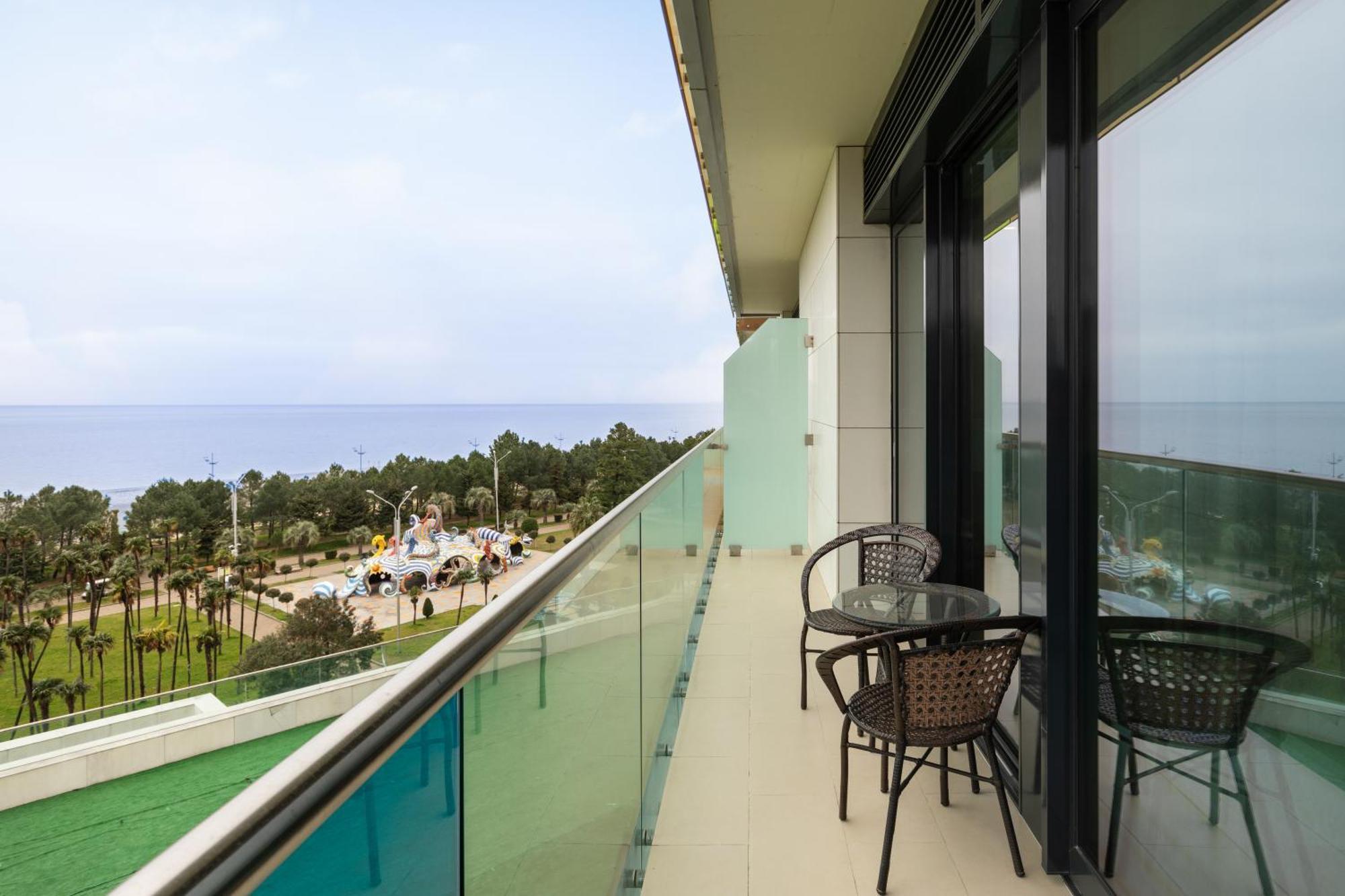 Отель Bellevue Residential Батуми Экстерьер фото